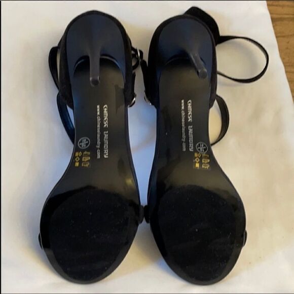 CHINESE LAUNDRY BLACK MICROSUEDE SANDALS. … - Picture 7 of 9